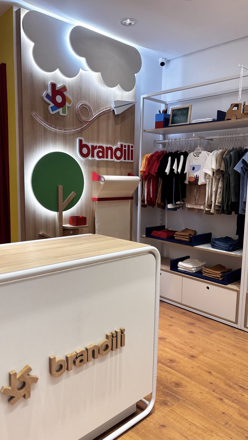 Detalhe do interior da loja Brandili Prudente no Parque Shopping