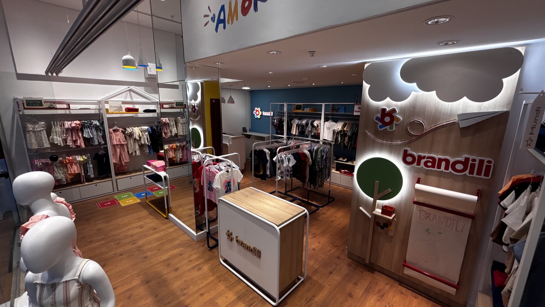 Interior da loja Brandili no Parque Shopping Prudente em Presidente Prudente